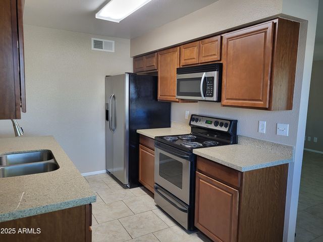 10200 N 95TH Drive B, Peoria, AZ 85345