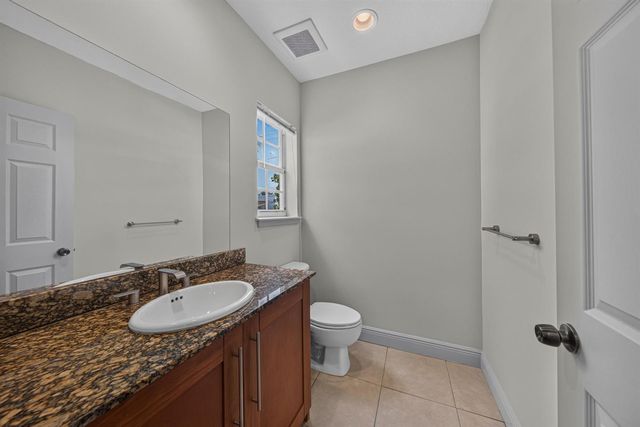 2700 NE 8th Avenue, Wilton Manors, FL 33334