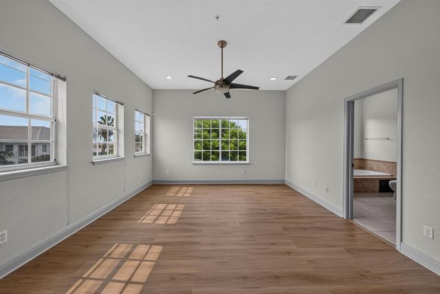 2700 NE 8th Avenue, Wilton Manors, FL 33334