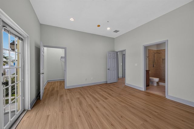 2700 NE 8th Avenue, Wilton Manors, FL 33334