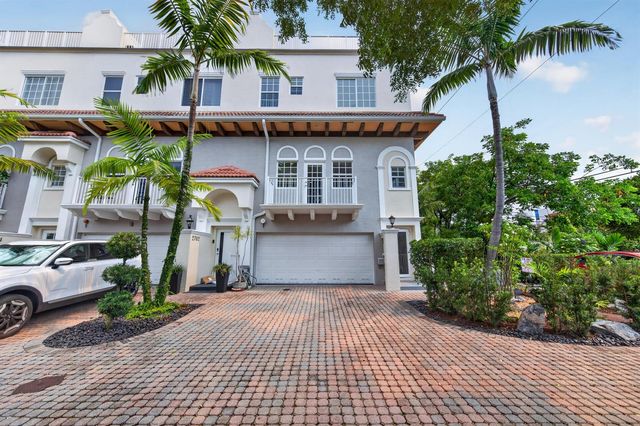 2700 NE 8th Avenue, Wilton Manors, FL 33334