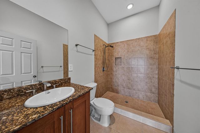 2700 NE 8th Avenue, Wilton Manors, FL 33334