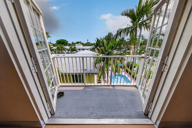 2700 NE 8th Avenue, Wilton Manors, FL 33334