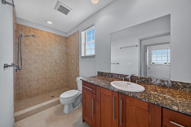 2700 NE 8th Avenue, Wilton Manors, FL 33334