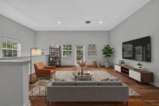 2700 NE 8th Avenue, Wilton Manors, FL 33334
