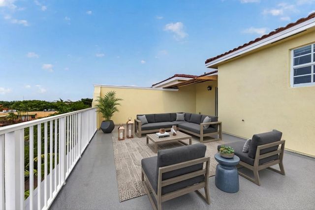 2700 NE 8th Avenue, Wilton Manors, FL 33334