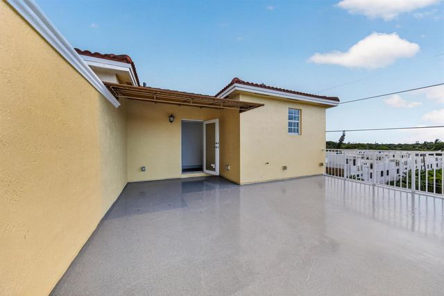 2700 NE 8th Avenue, Wilton Manors, FL 33334