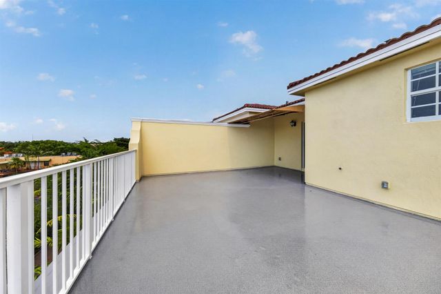 2700 NE 8th Avenue, Wilton Manors, FL 33334