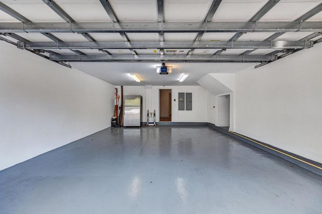 2700 NE 8th Avenue, Wilton Manors, FL 33334