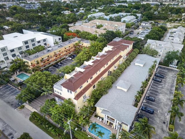 2700 NE 8th Avenue, Wilton Manors, FL 33334