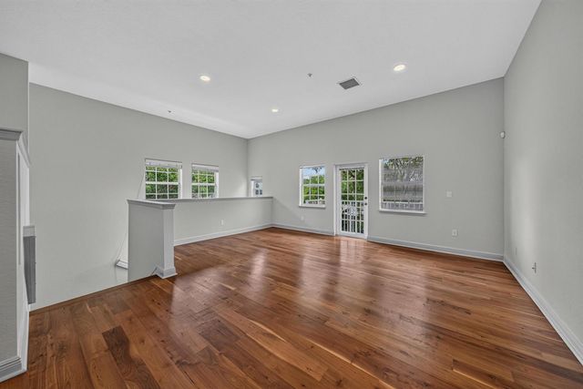 2700 NE 8th Avenue, Wilton Manors, FL 33334