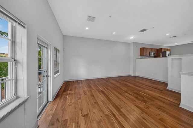 2700 NE 8th Avenue, Wilton Manors, FL 33334