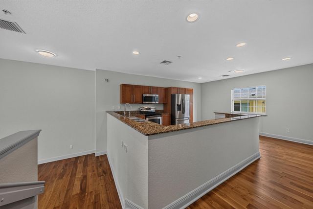 2700 NE 8th Avenue, Wilton Manors, FL 33334