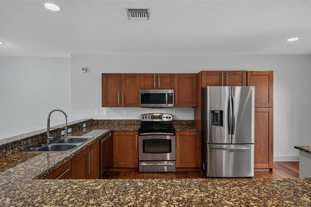 2700 NE 8th Avenue, Wilton Manors, FL 33334