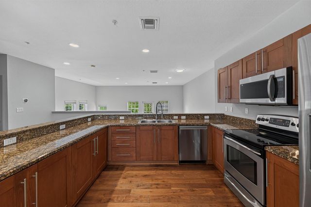 2700 NE 8th Avenue, Wilton Manors, FL 33334