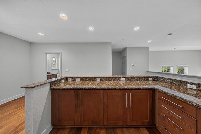 2700 NE 8th Avenue, Wilton Manors, FL 33334