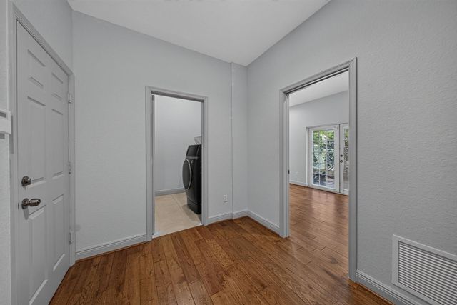 2700 NE 8th Avenue, Wilton Manors, FL 33334