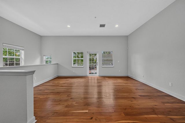 2700 NE 8th Avenue, Wilton Manors, FL 33334