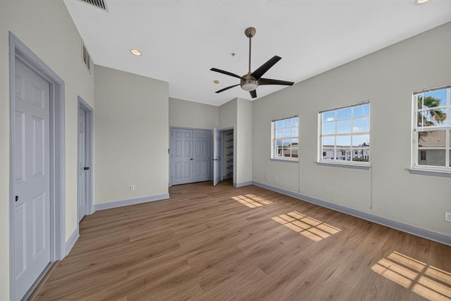 2700 NE 8th Avenue, Wilton Manors, FL 33334