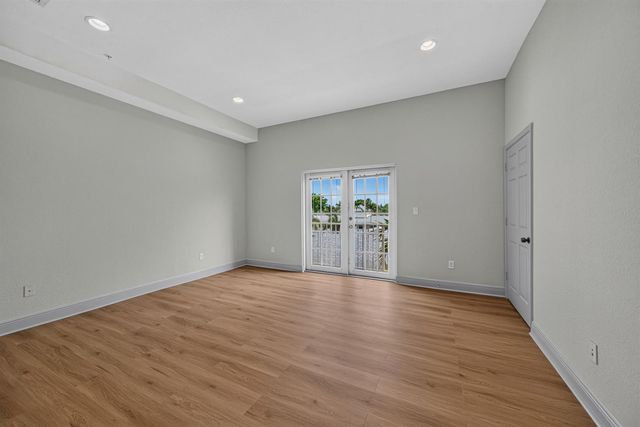 2700 NE 8th Avenue, Wilton Manors, FL 33334