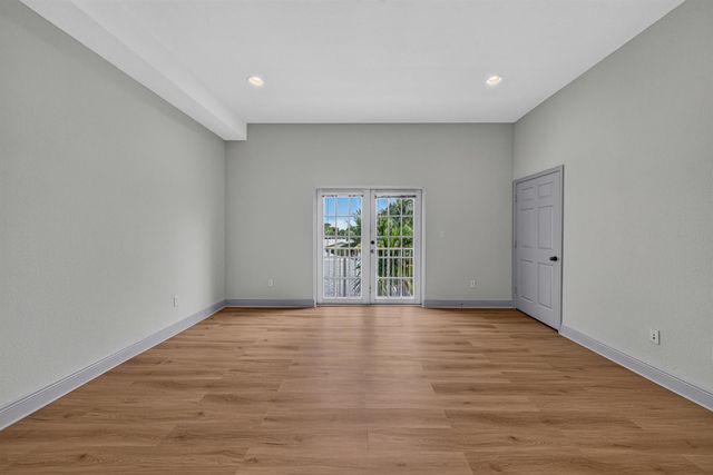 2700 NE 8th Avenue, Wilton Manors, FL 33334