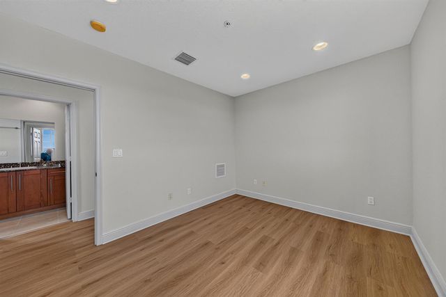 2700 NE 8th Avenue, Wilton Manors, FL 33334
