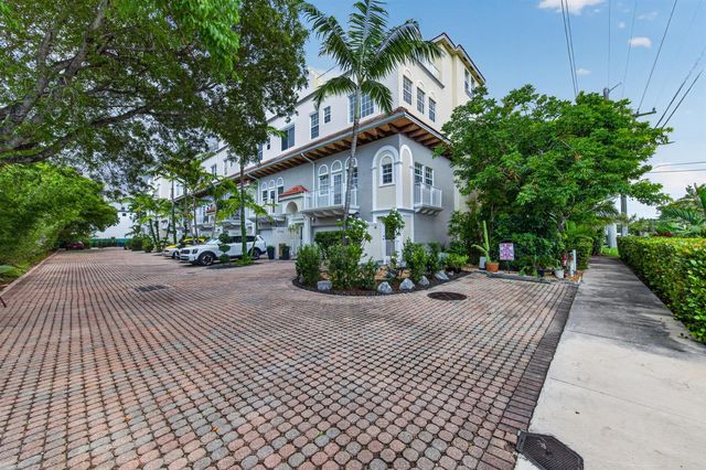 2700 NE 8th Avenue, Wilton Manors, FL 33334