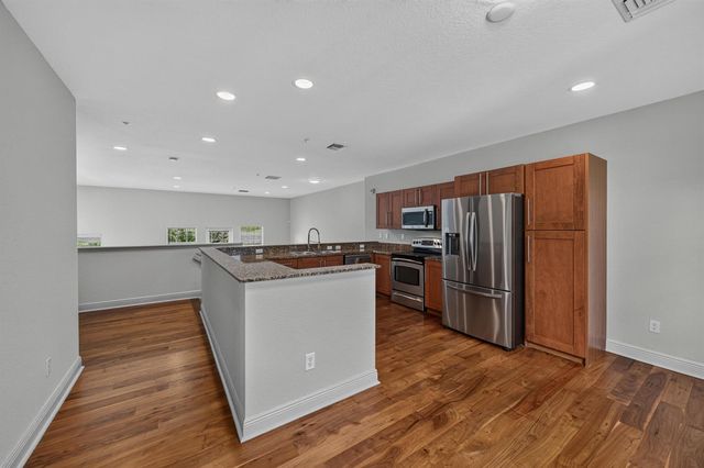 2700 NE 8th Avenue, Wilton Manors, FL 33334