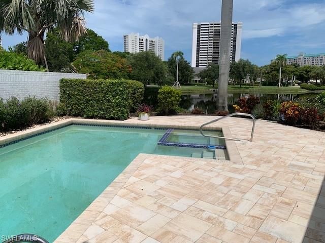 611 Bridgeway LN, Naples, FL 34108
