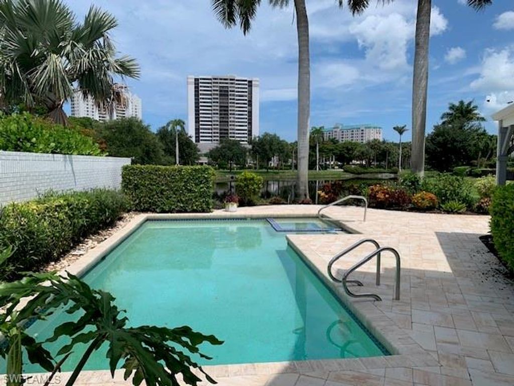 611 Bridgeway LN, Naples, FL 34108