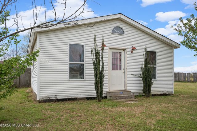 1423 N Red Banks Road, Red Banks, MS 38661