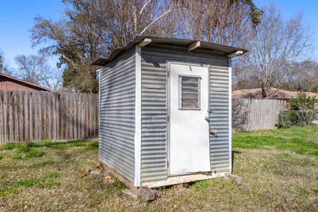 2800 Bernice St, Gladewater, TX 75647