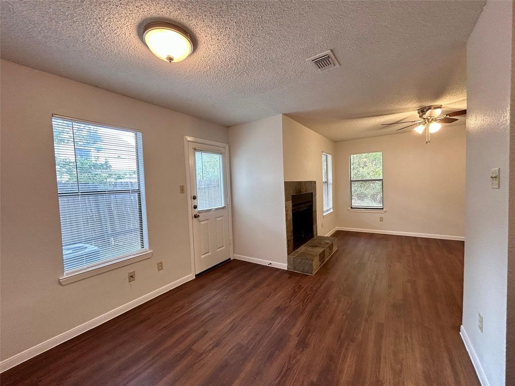 8910 Schick RD D, Austin, TX 78729