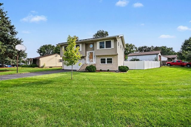 136 Augusta Road, Oswego, IL 60543