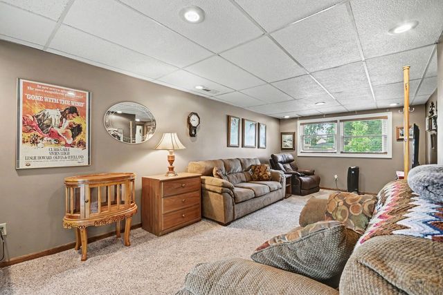 136 Augusta Road, Oswego, IL 60543