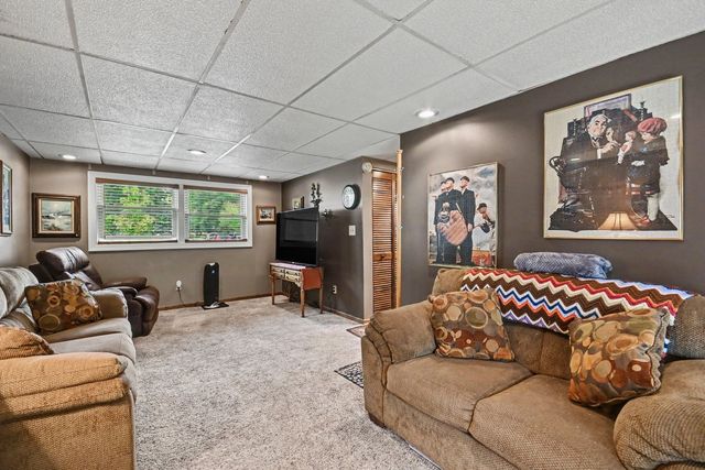 136 Augusta Road, Oswego, IL 60543