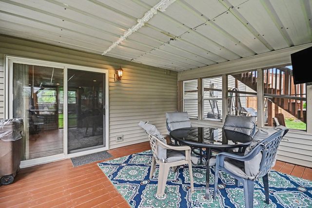 136 Augusta Road, Oswego, IL 60543