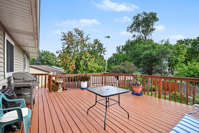 136 Augusta Road, Oswego, IL 60543
