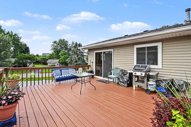 136 Augusta Road, Oswego, IL 60543