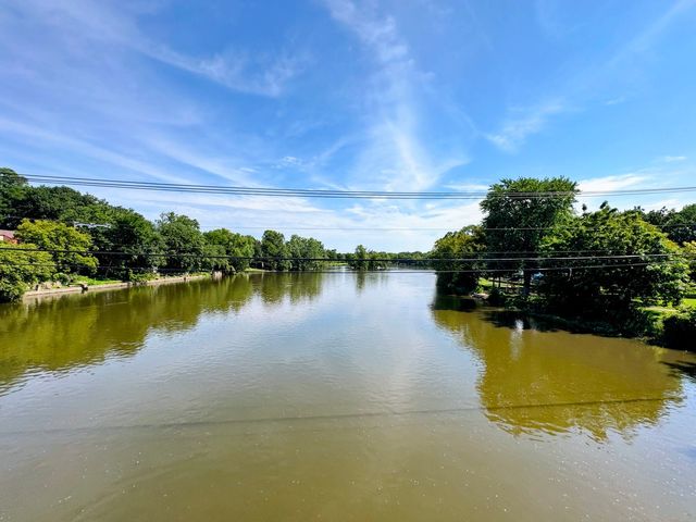 136 Augusta Road, Oswego, IL 60543