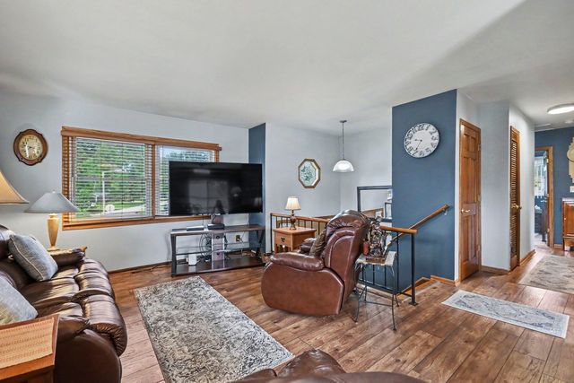 136 Augusta Road, Oswego, IL 60543
