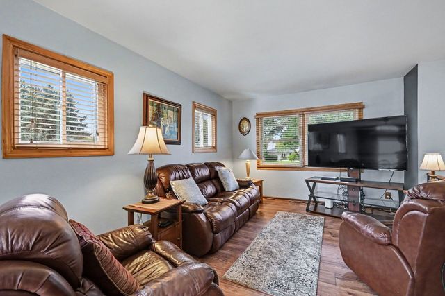 136 Augusta Road, Oswego, IL 60543