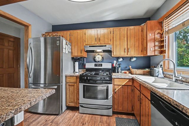 136 Augusta Road, Oswego, IL 60543