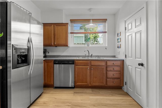 26 West Narragansett Avenue 6, Newport, RI 02840