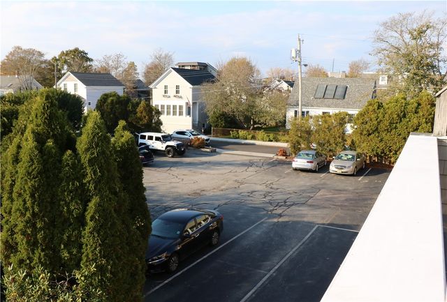 26 West Narragansett Avenue 6, Newport, RI 02840