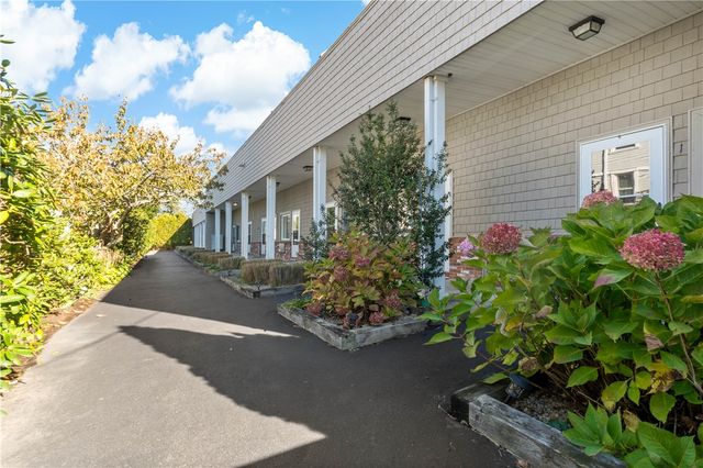 26 West Narragansett Avenue 6, Newport, RI 02840