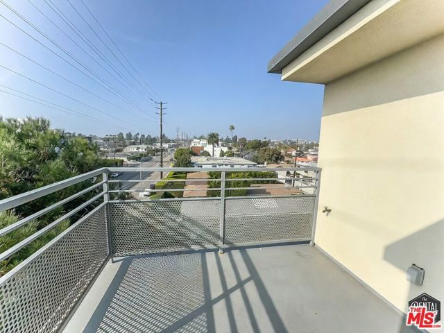 4980 S Centinela Avenue 7, Los Angeles, CA 90066