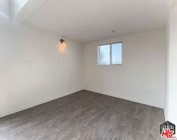 4980 S Centinela Avenue 7, Los Angeles, CA 90066