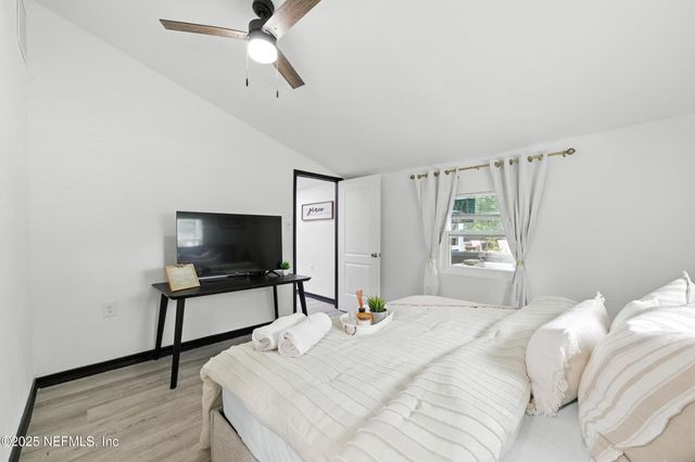 1637 STARRATT Road, Jacksonville, FL 32226