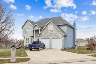 1302 SW 4th Street, Oak Grove, MO 64075